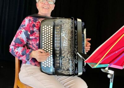 Jeannette Buchs a l’accordéon pour la partie animation